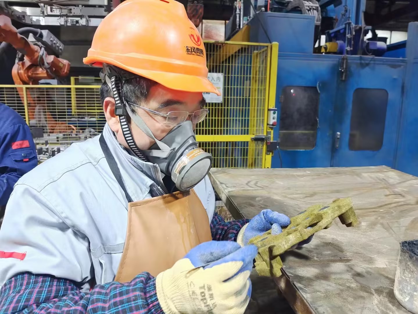 何彬.jpg 何彬.jpg